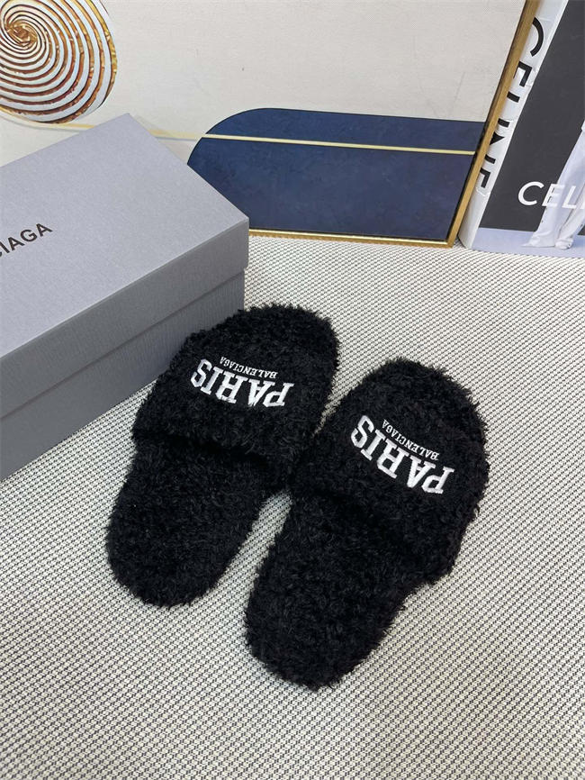 Ba1en*iaga Furry Slide Sandal