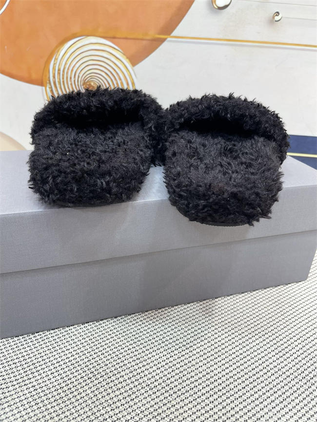 Ba1en*iaga Furry Slide Sandal