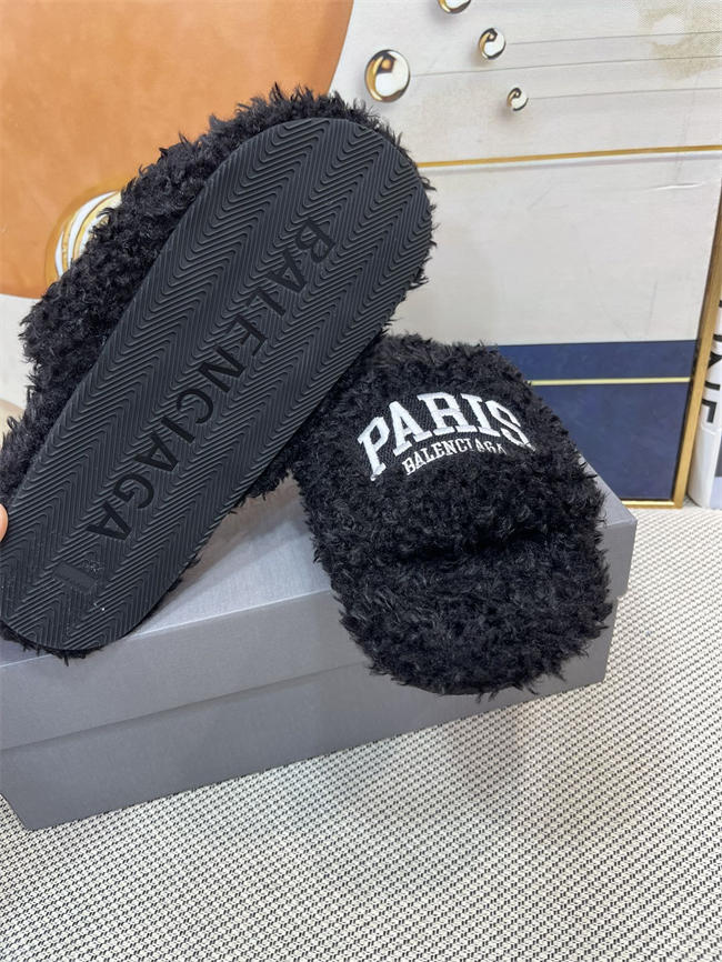 Ba1en*iaga Furry Slide Sandal