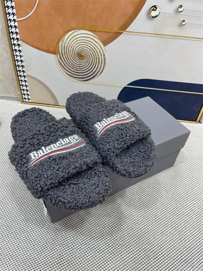 Ba1en*iaga Furry Slide Sandal
