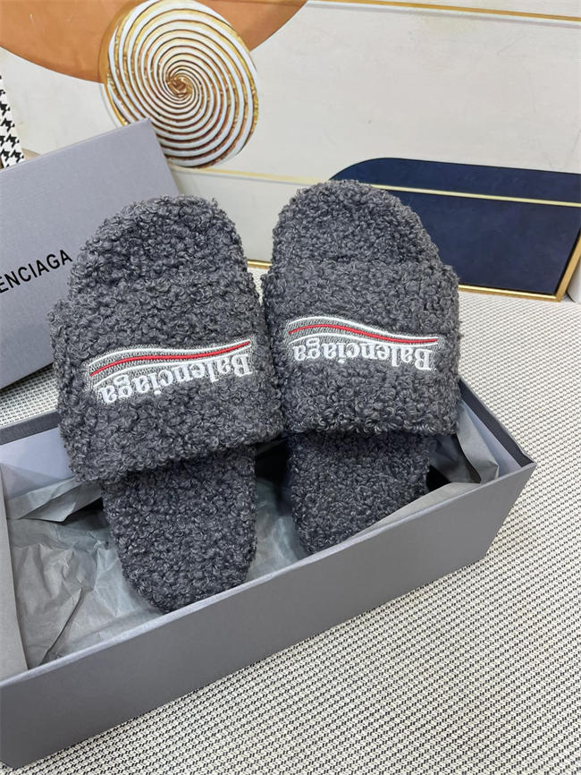 Ba1en*iaga Furry Slide Sandal