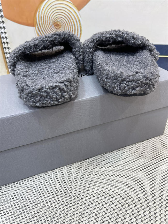 Ba1en*iaga Furry Slide Sandal