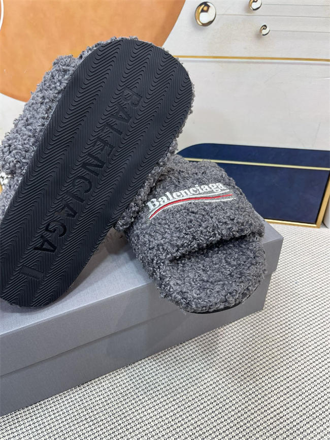 Ba1en*iaga Furry Slide Sandal