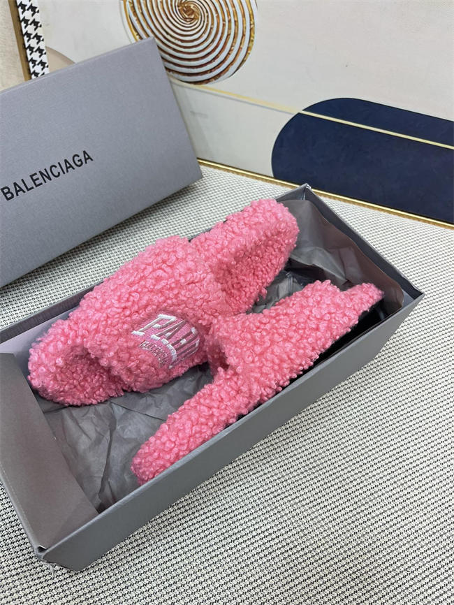 Ba1en*iaga Furry Slide Sandal