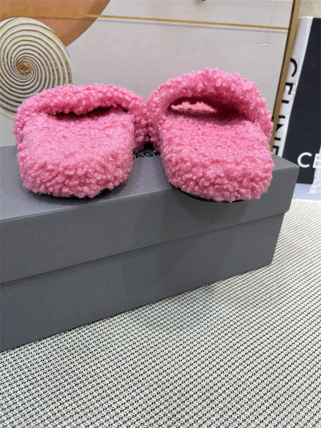 Ba1en*iaga Furry Slide Sandal