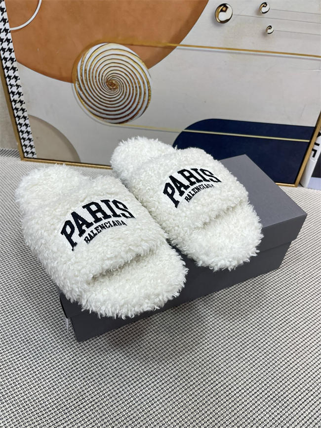 Ba1en*iaga Furry Slide Sandal