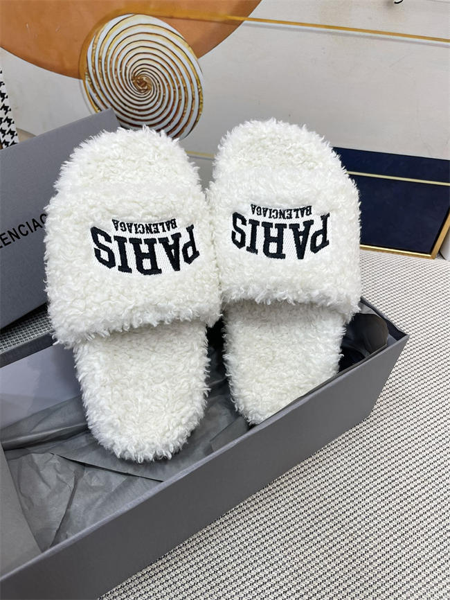 Ba1en*iaga Furry Slide Sandal