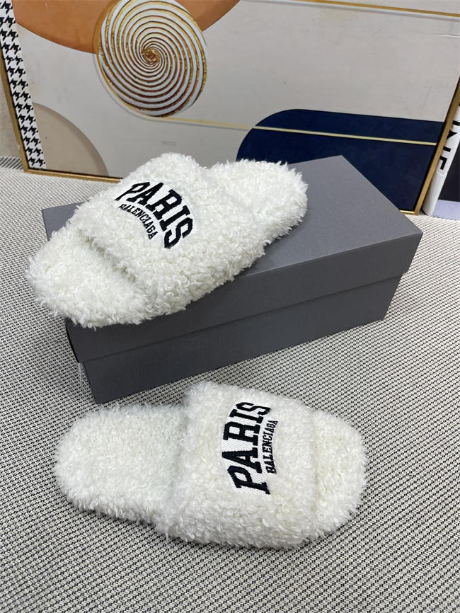 Ba1en*iaga Furry Slide Sandal