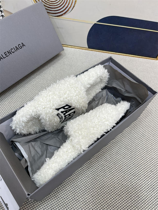 Ba1en*iaga Furry Slide Sandal