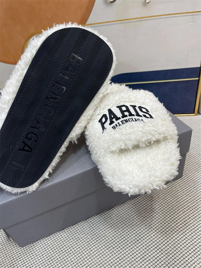 Ba1en*iaga Furry Slide Sandal