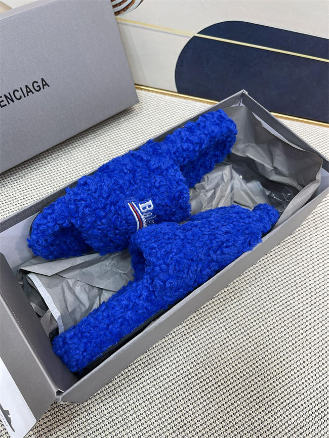 Ba1en*iaga Furry Slide Sandal