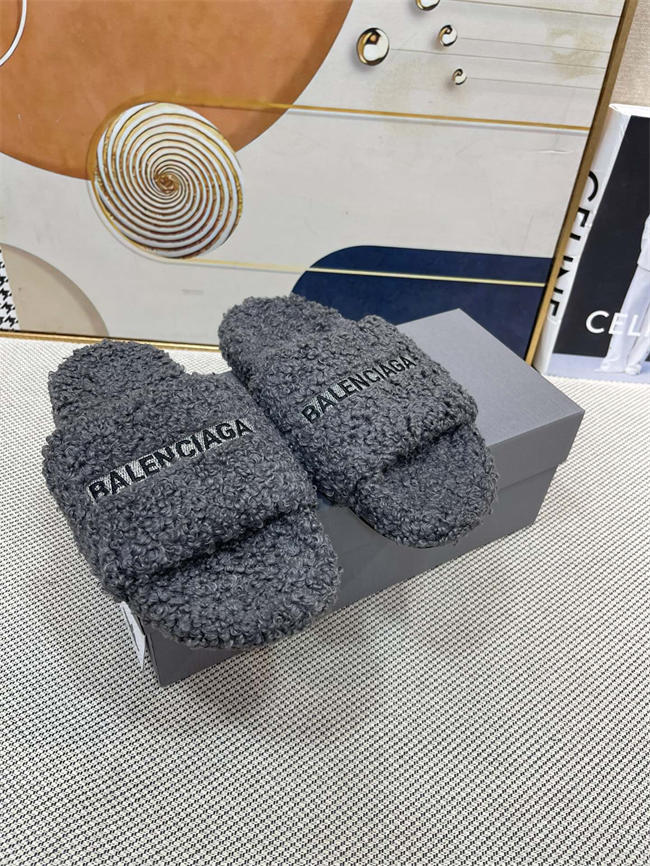 Ba1en*iaga Furry Slide Sandal