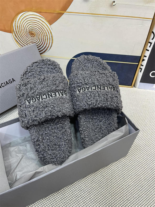Ba1en*iaga Furry Slide Sandal