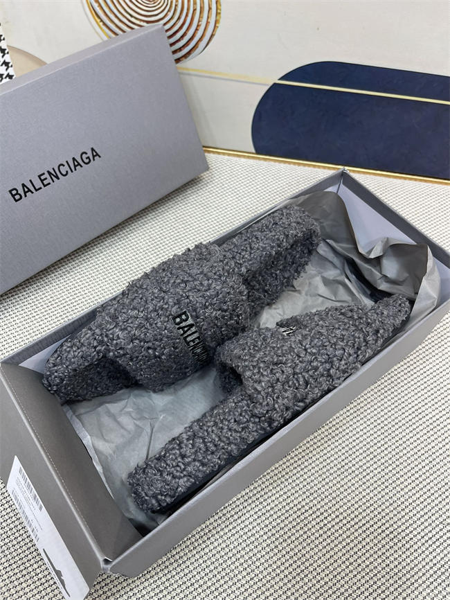 Ba1en*iaga Furry Slide Sandal