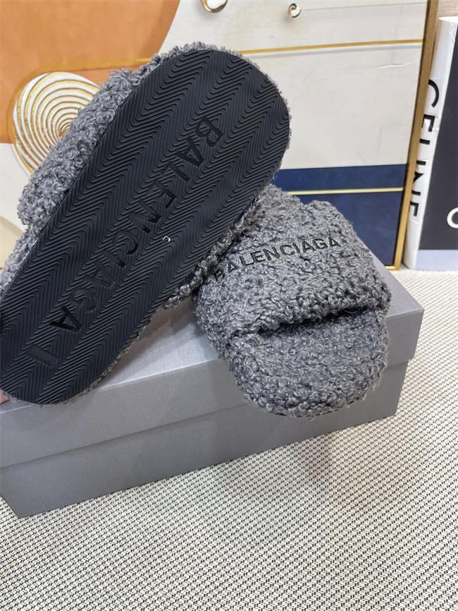 Ba1en*iaga Furry Slide Sandal