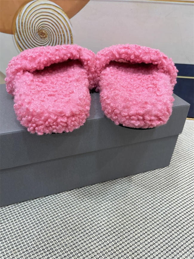 Ba1en*iaga Furry Slide Sandal