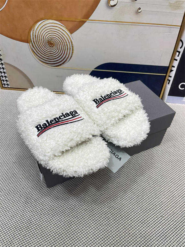 Ba1en*iaga Furry Slide Sandal