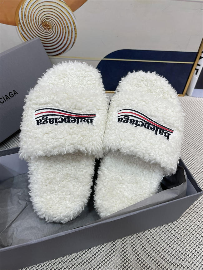 Ba1en*iaga Furry Slide Sandal