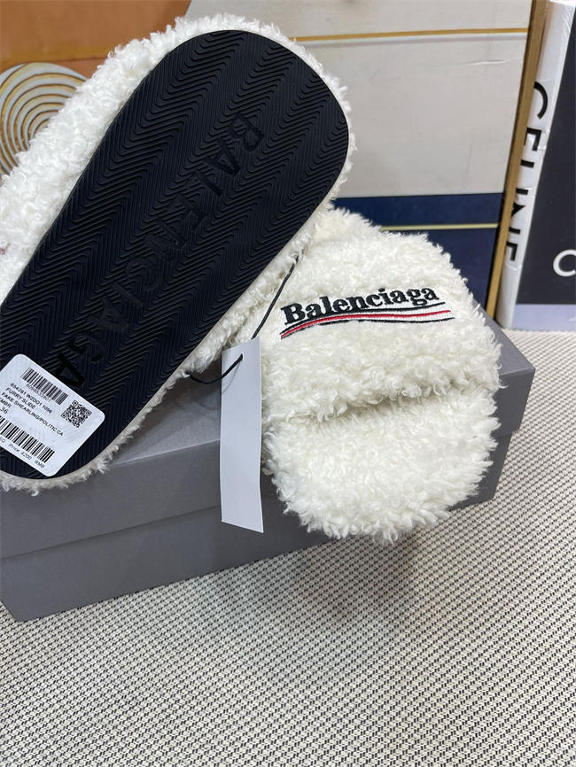 Ba1en*iaga Furry Slide Sandal