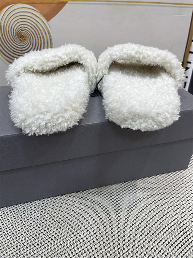 Ba1en*iaga Furry Slide Sandal