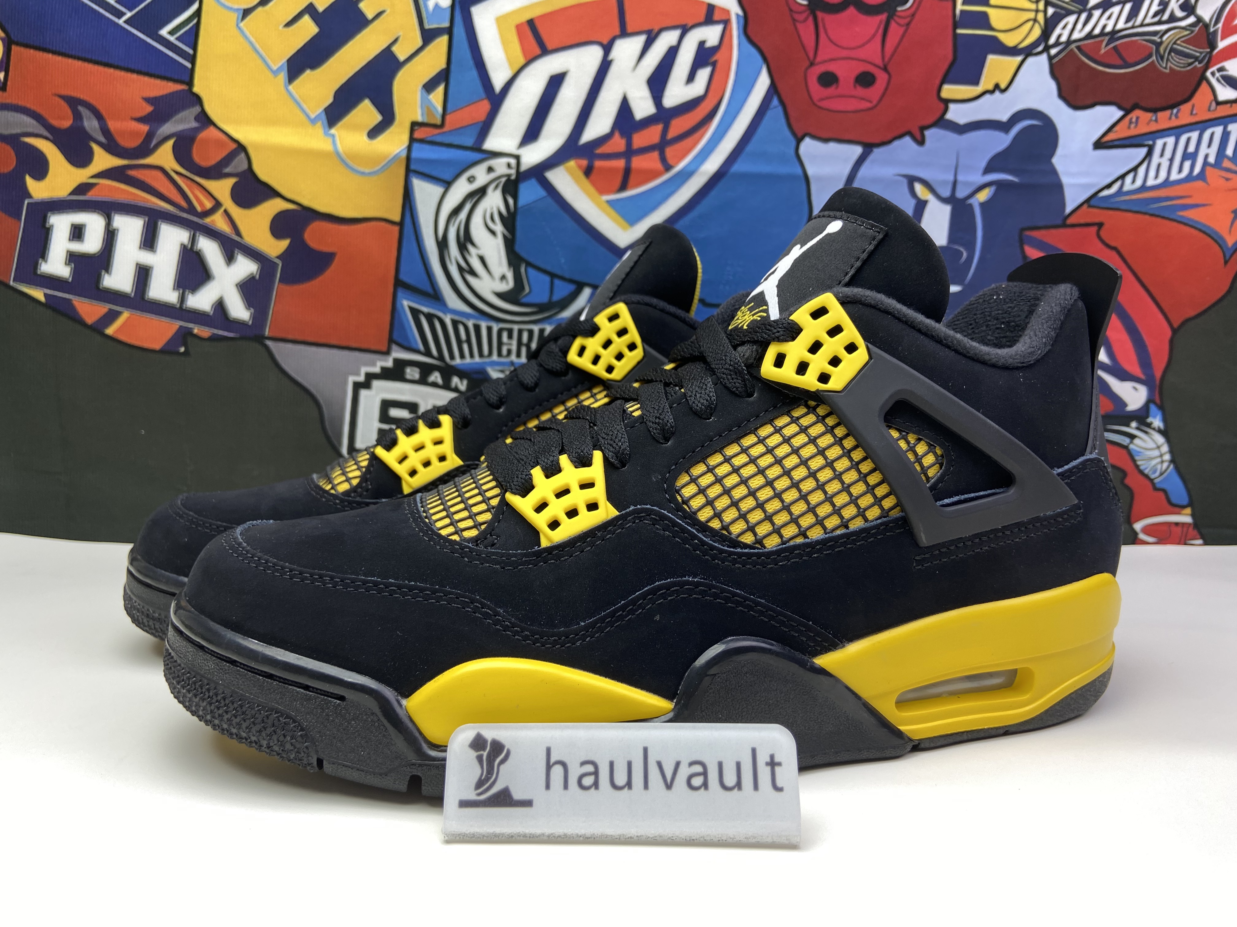Jordan 4 Retro Thunder DH6927-017