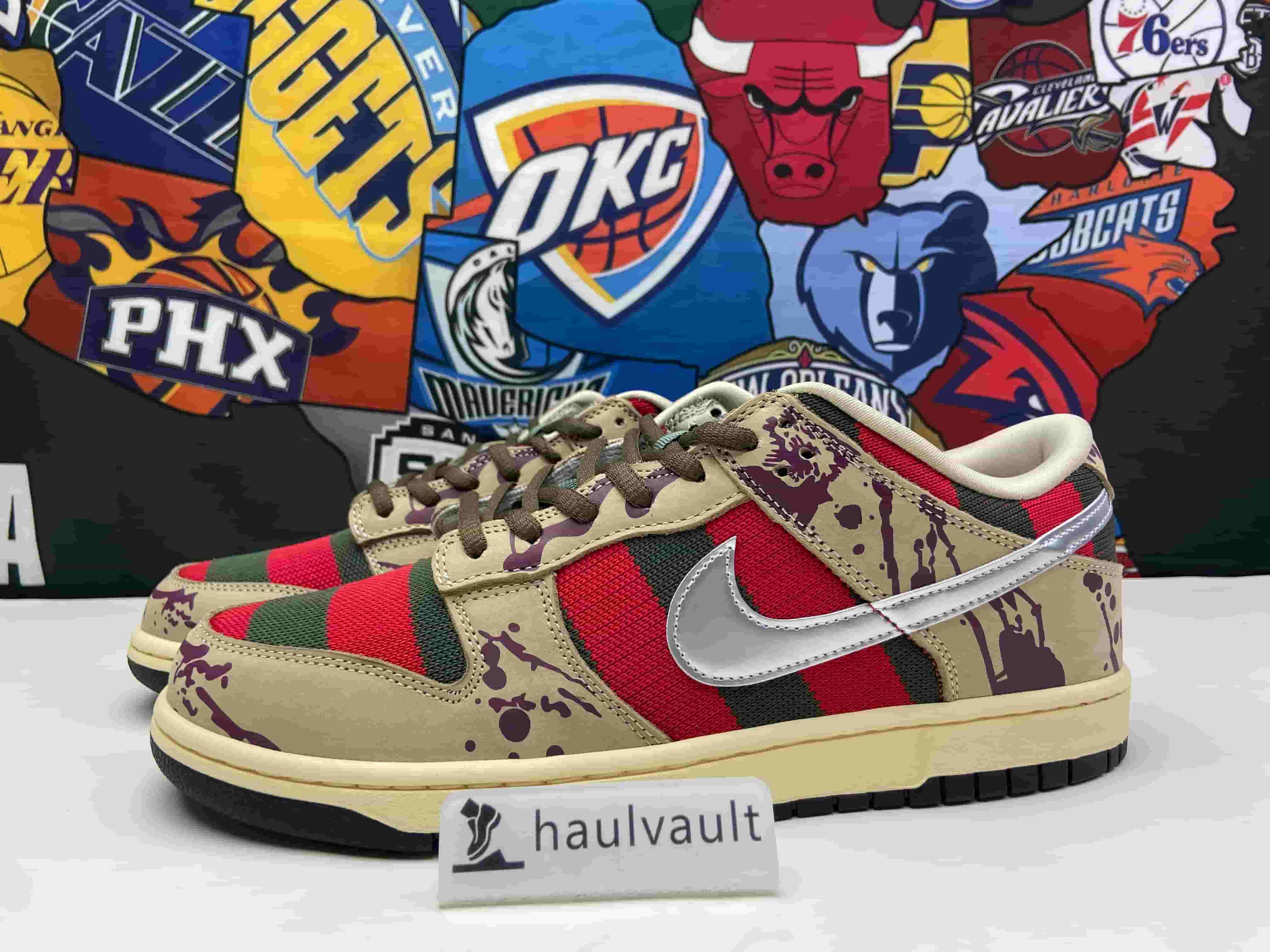 Nike SB Dunk Low Freddy Krueger 313170-202
