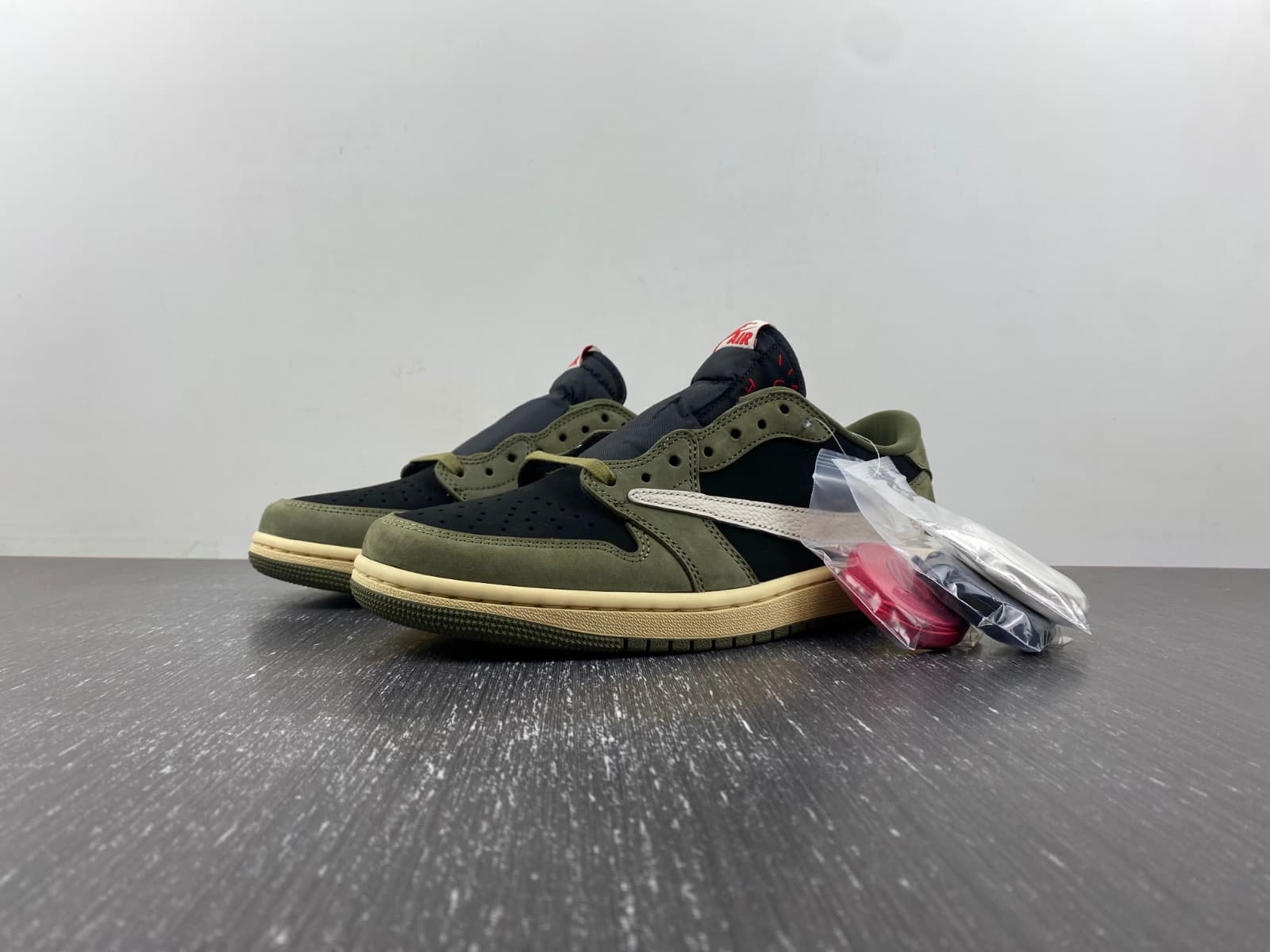 Travis Scott x Air Jordan 1 Low OG DM7866-002